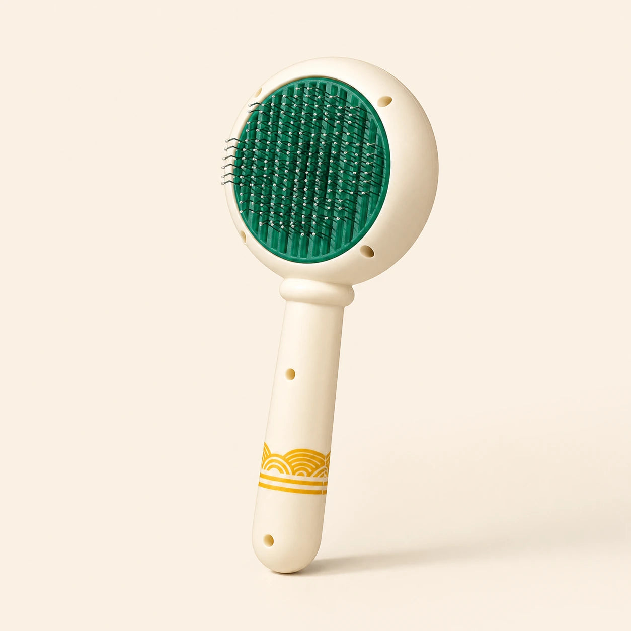 Brosse ronde beige anti-poils pour chat