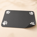 Tapis absorbant noir pour gamelles au format 20 × 30 cm