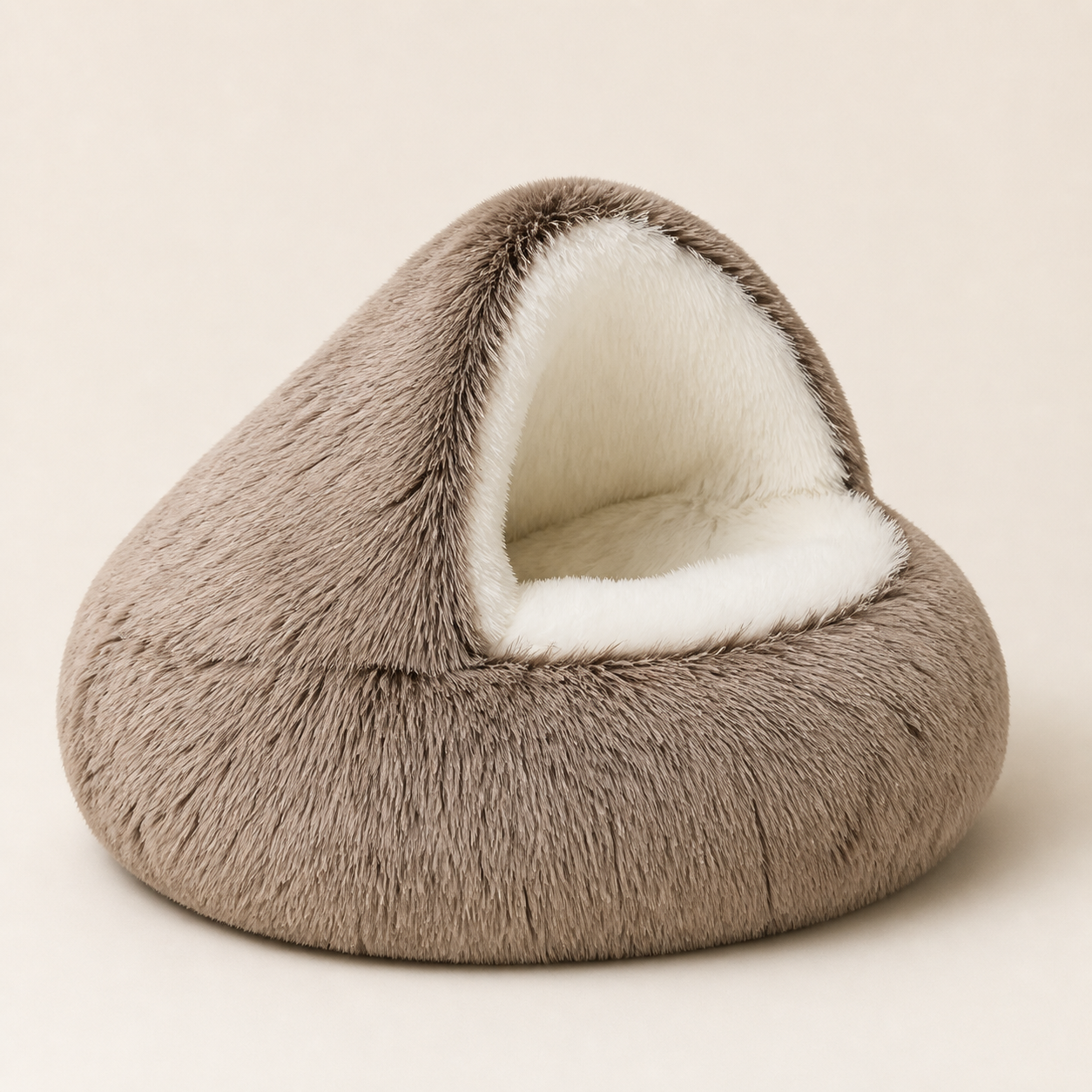 Couchage rond brun avec intérieur peluche