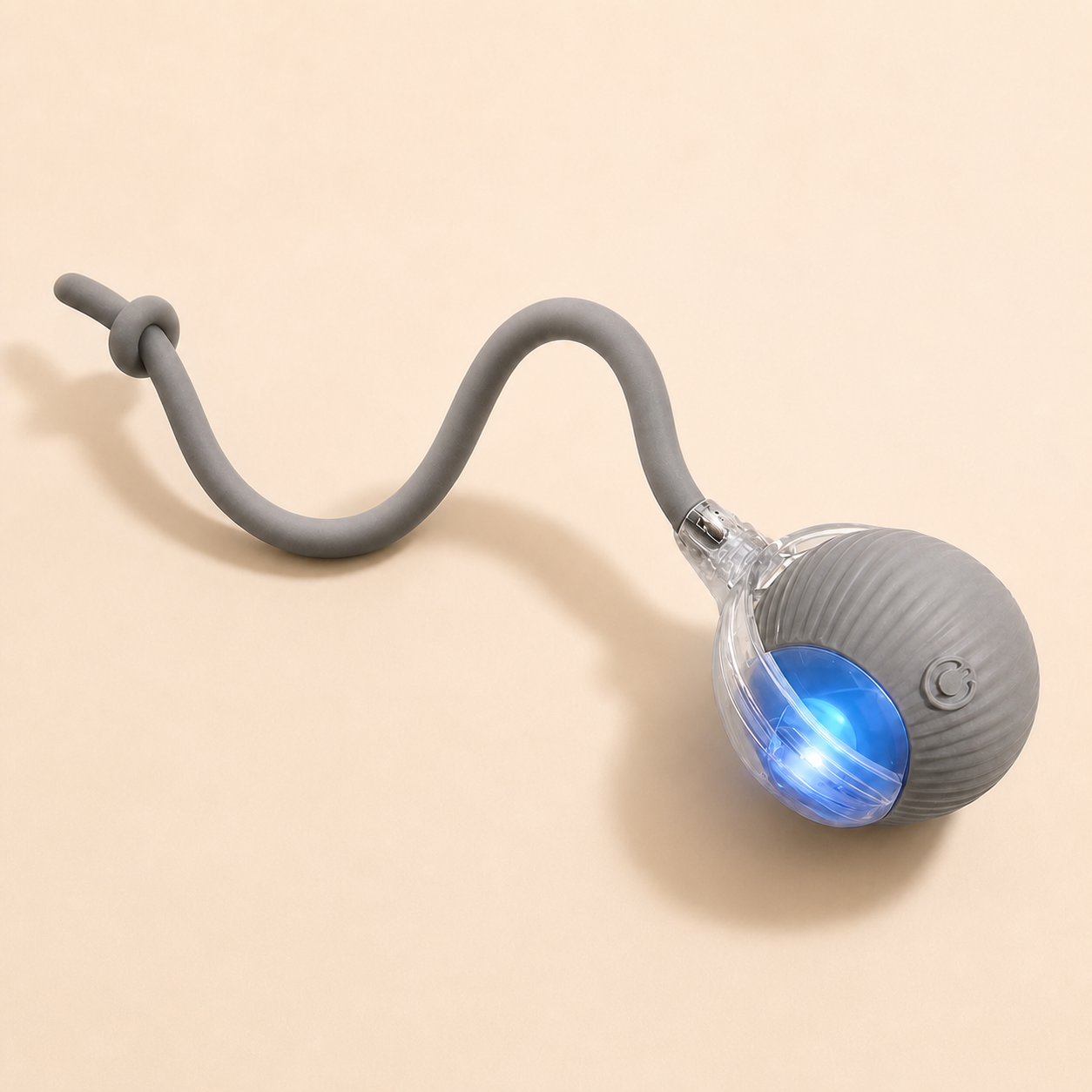Balle interactive entièrement grise avec queue assortie pour chat