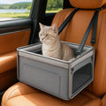 Siège auto pour chat avec structure renforcée utilisé par un chat