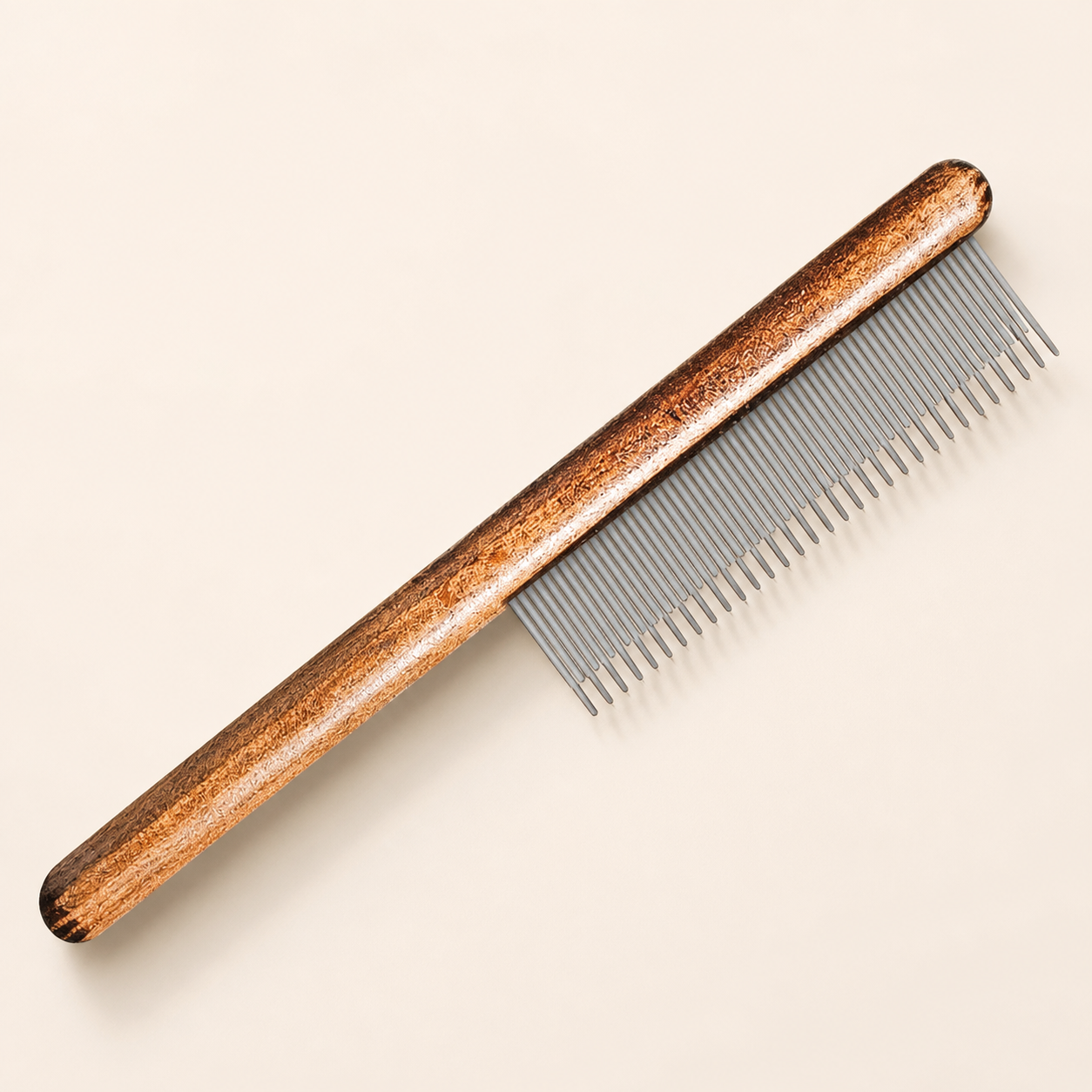 Peigne en bois à dents alternées
